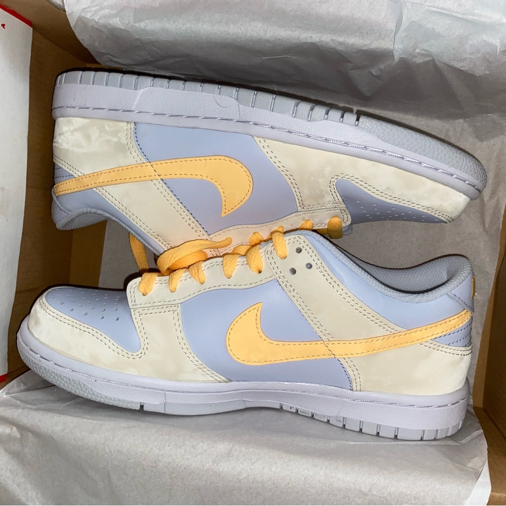 Nike Dunk Low GS Pale Ivory / Melon Tint Size 5.5 Y